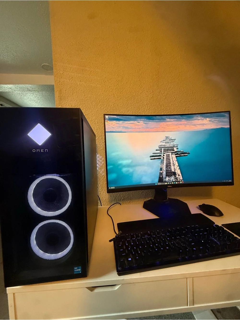 Omen Gaming Desktop with Curved Monitor — Black